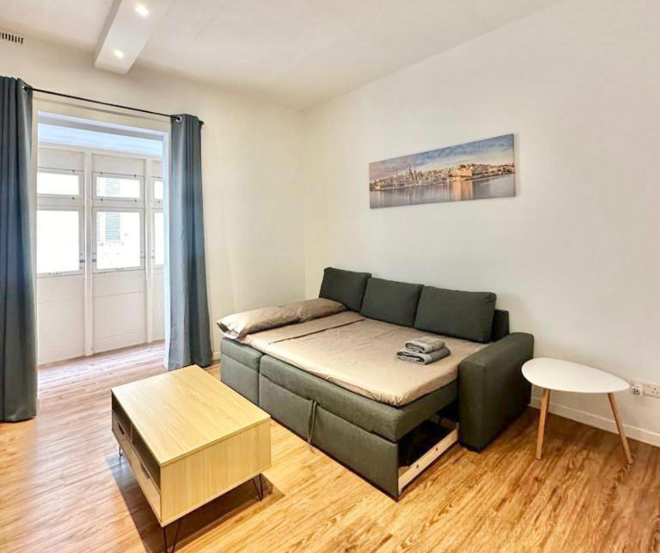 Central And Modern Valletta Flat Luaran gambar