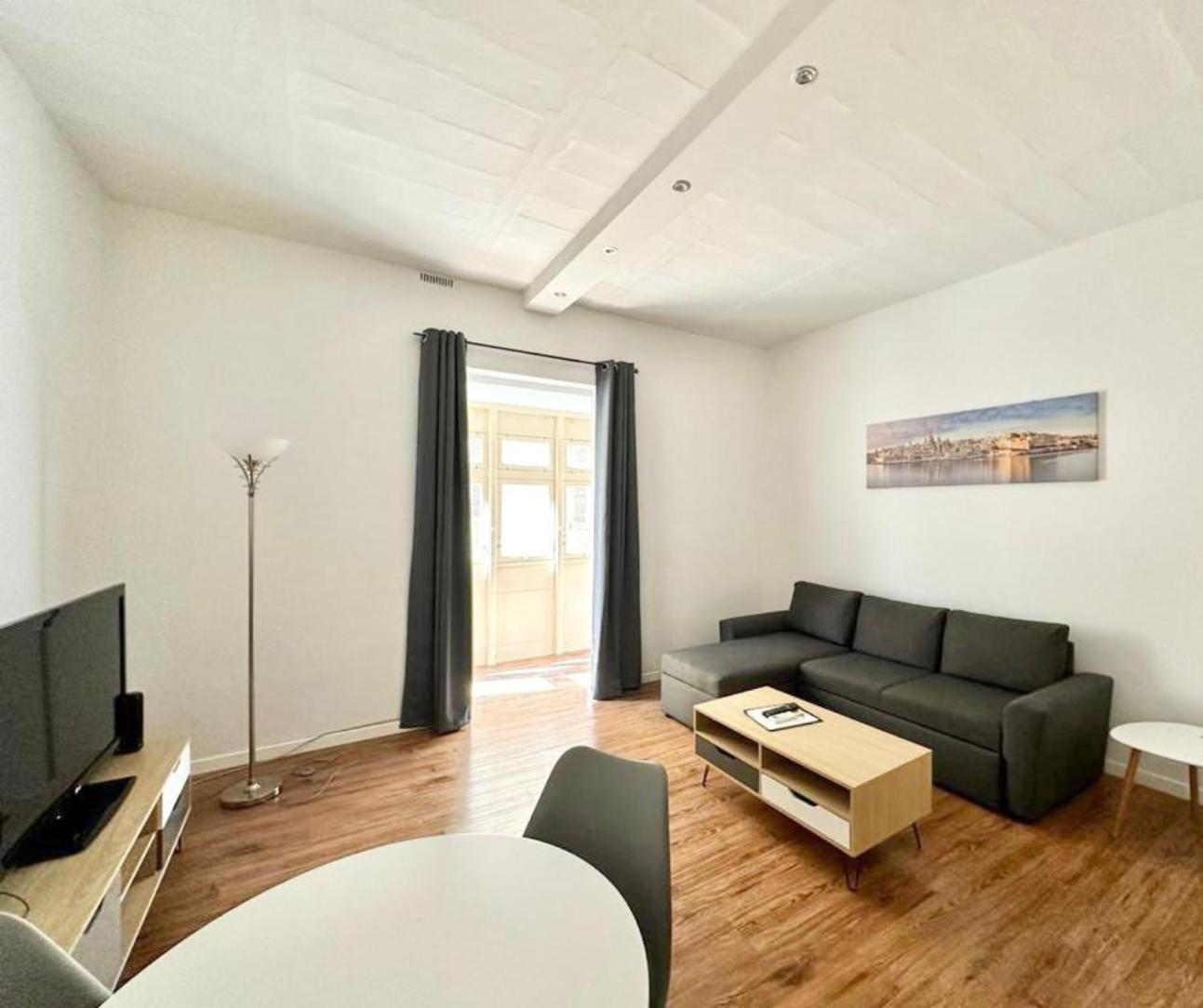 Central And Modern Valletta Flat Luaran gambar